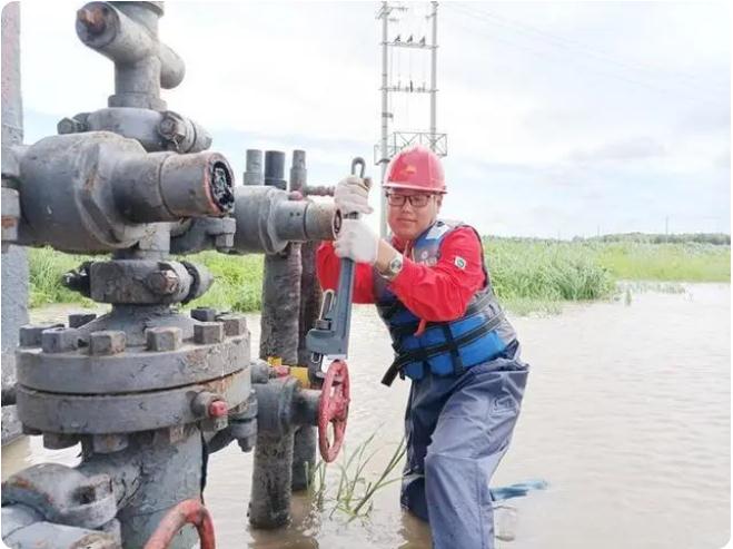 險(xiǎn)不除、人不休，水不降、人不退！大慶油田朝陽(yáng)溝油田全力迎戰(zhàn)防汛“大考”